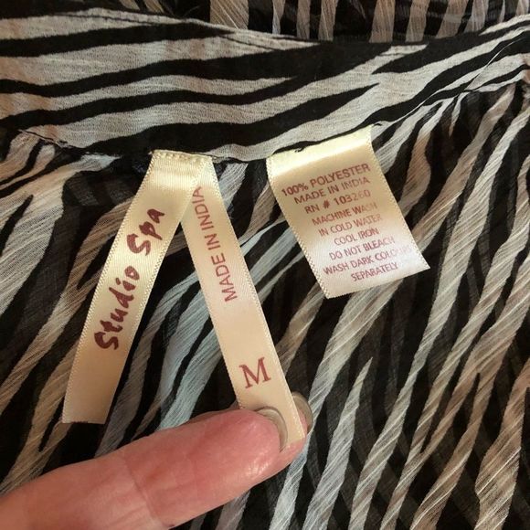 Sheer button down size M - Picture 5 of 6